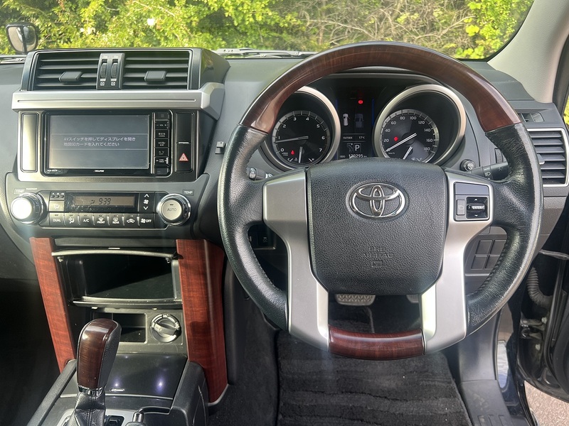 Toyota Land Cruiser Invincible - U11980