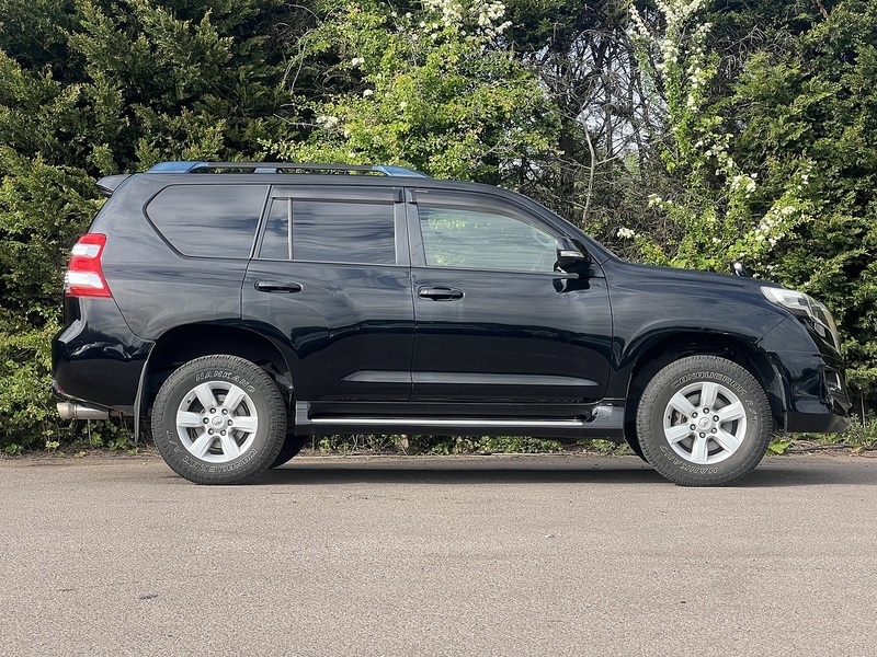 Toyota Land Cruiser Invincible - U11980