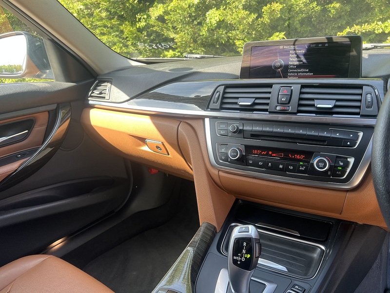 BMW 3 Series 320D Luxury Touring - U11986