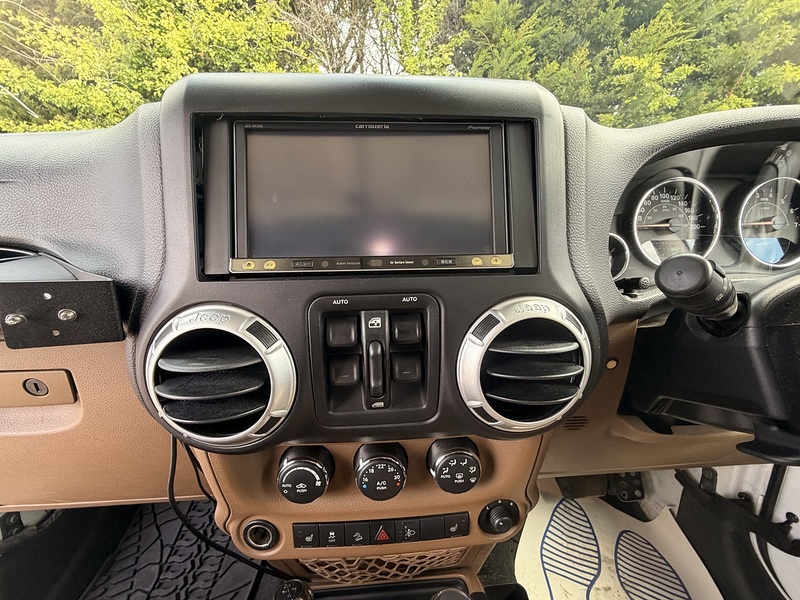 Jeep Wrangler Sahara - U11987