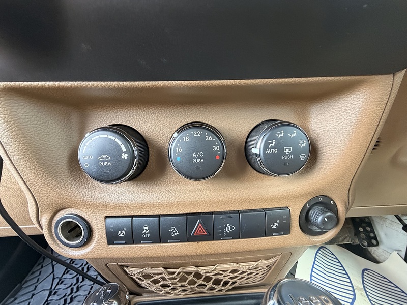 Jeep Wrangler Sahara - U11987
