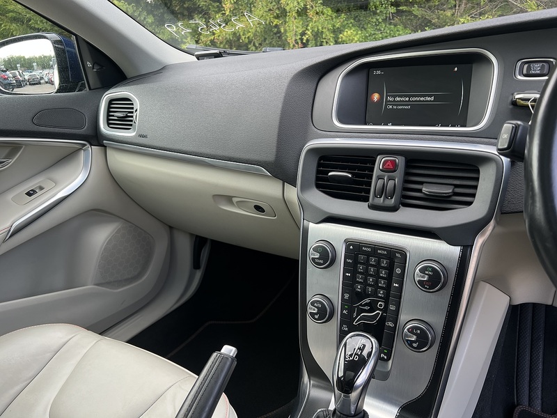 Volvo V40 T4 Se Lux Nav - U11989
