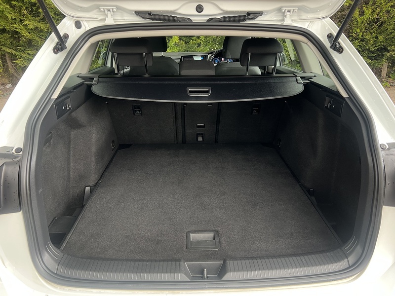 Volkswagen Golf TSI Life - U12003