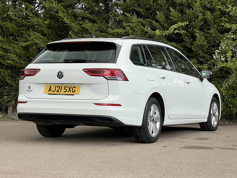 Volkswagen Golf TSI Life - U12003
