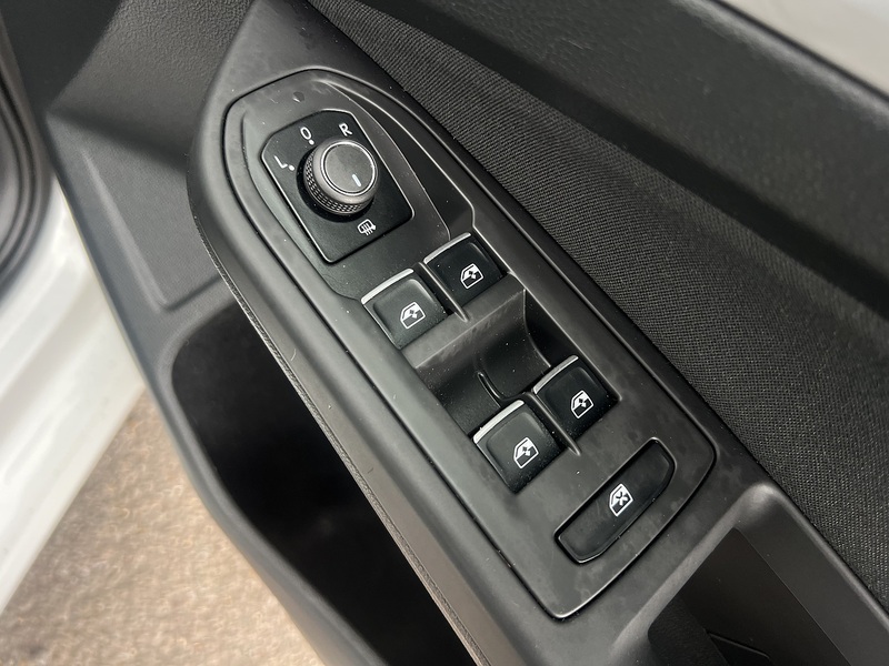 Volkswagen Golf TSI Life - U12003