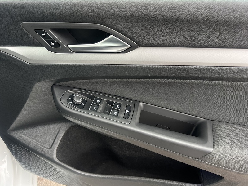 Volkswagen Golf TSI Life - U12003