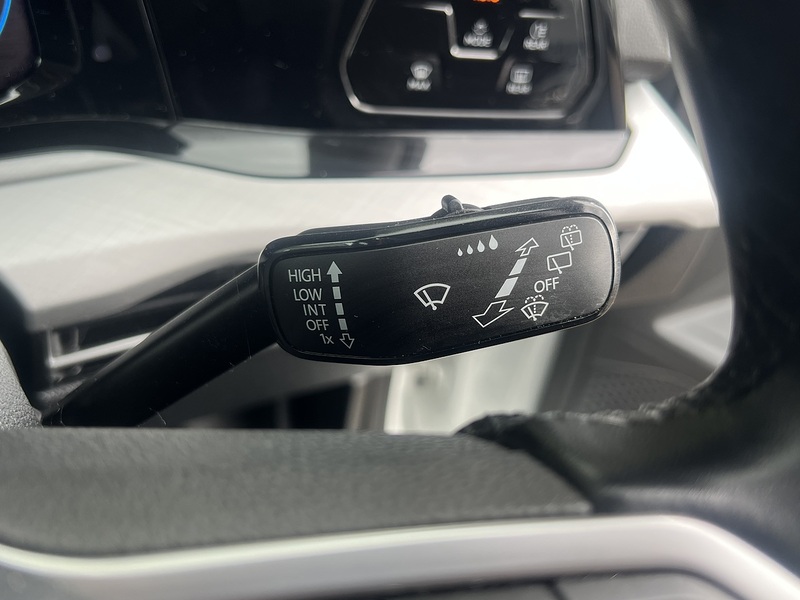 Volkswagen Golf TSI Life - U12003