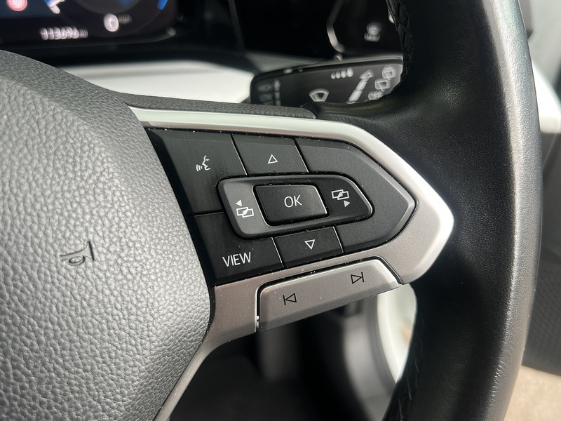 Volkswagen Golf TSI Life - U12003