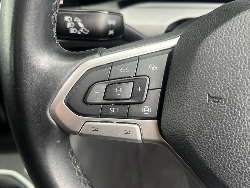 Volkswagen Golf TSI Life - U12003