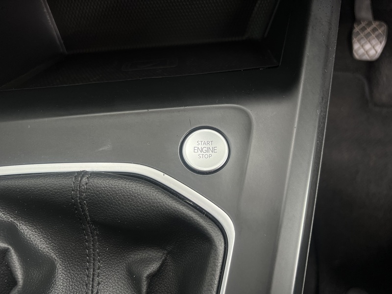 Volkswagen Golf TSI Life - U12003