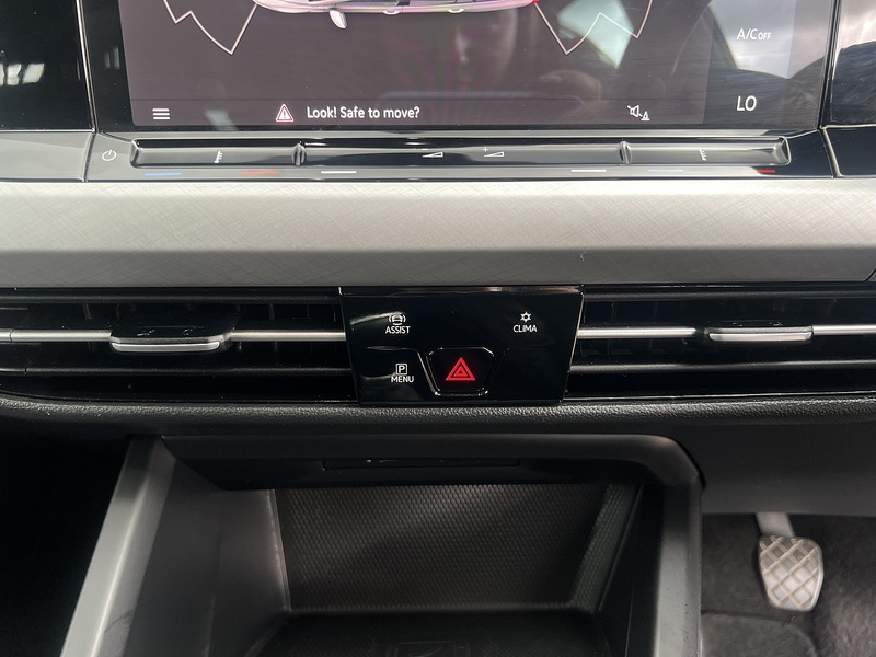 Volkswagen Golf TSI Life - U12003