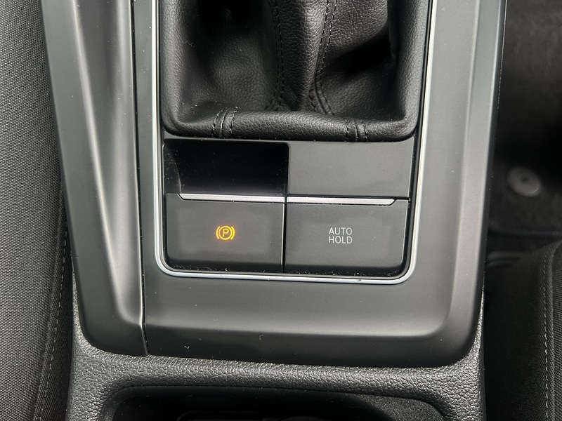 Volkswagen Golf TSI Life - U12003