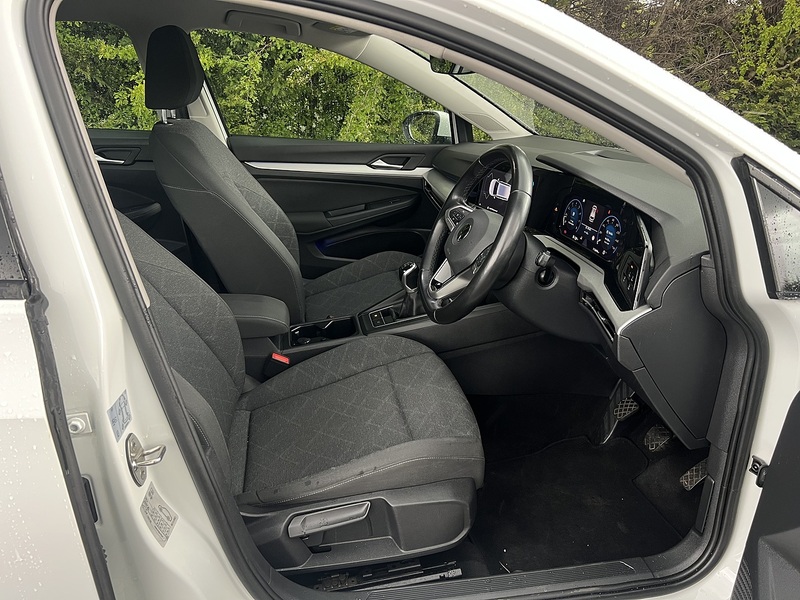 Volkswagen Golf TSI Life - U12003