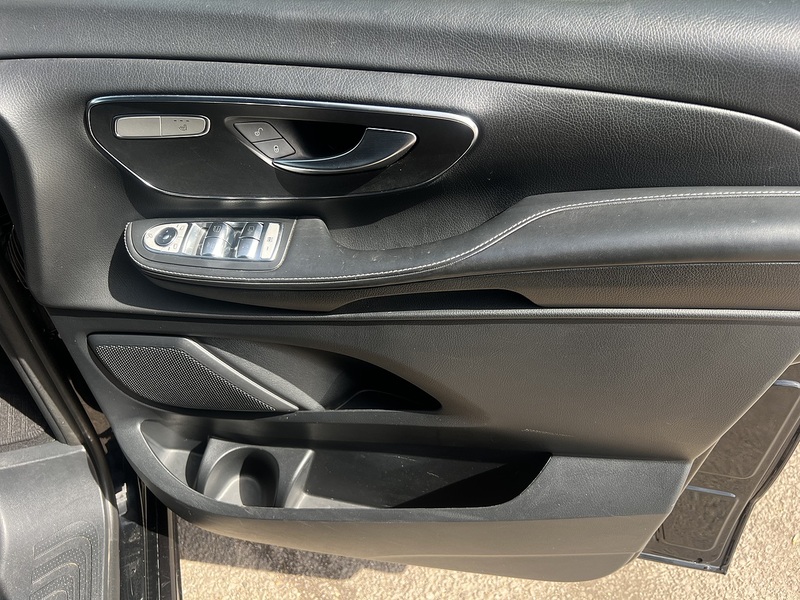Mercedes-Benz V Class V220d AMG Line - U12005