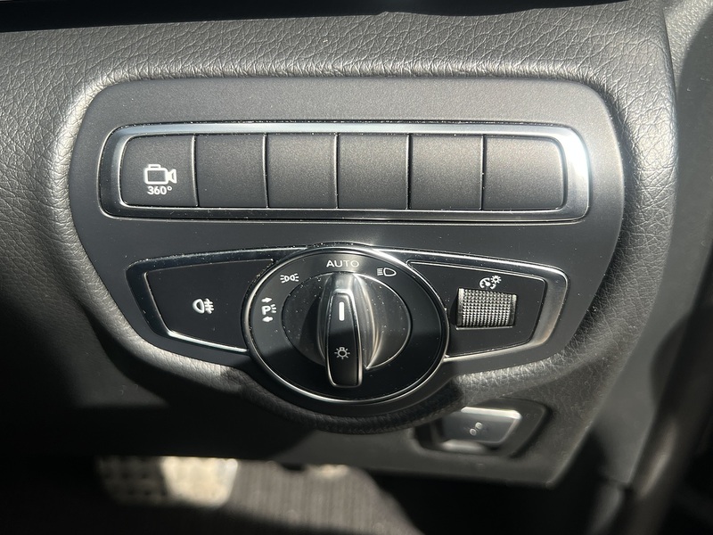 Mercedes-Benz V Class V220d AMG Line - U12005