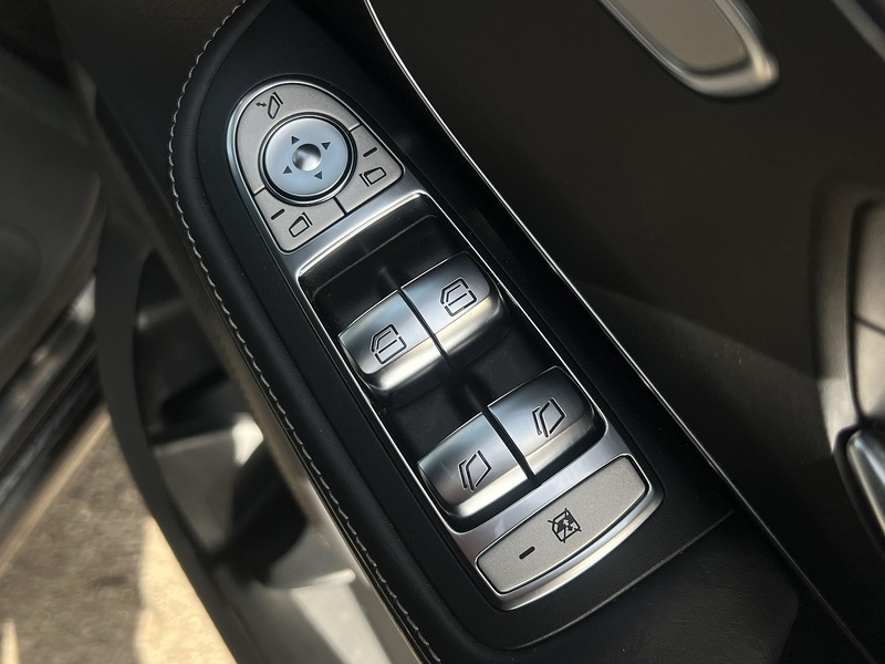 Mercedes-Benz V Class V220d AMG Line - U12005