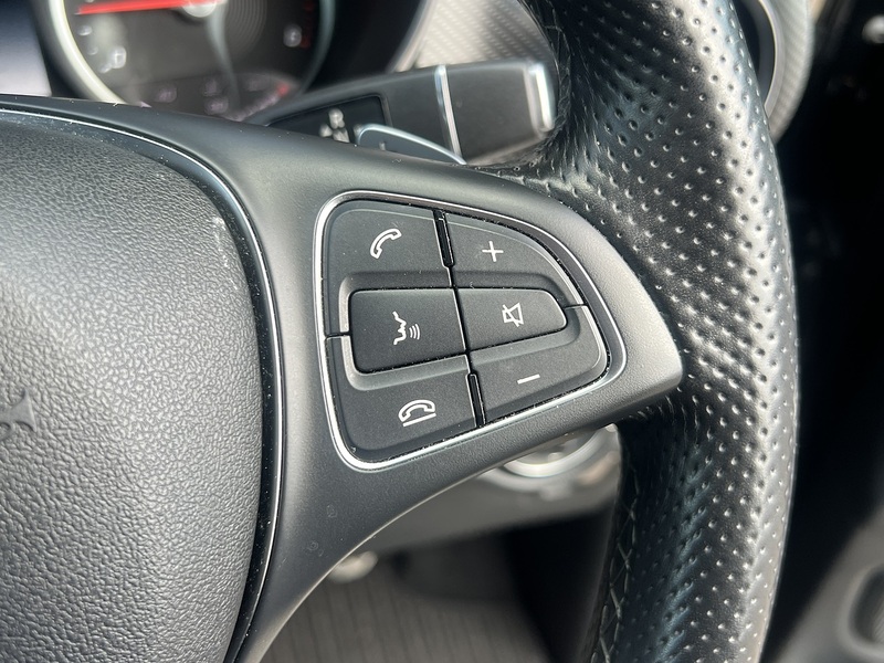 Mercedes-Benz V Class V220d AMG Line - U12005
