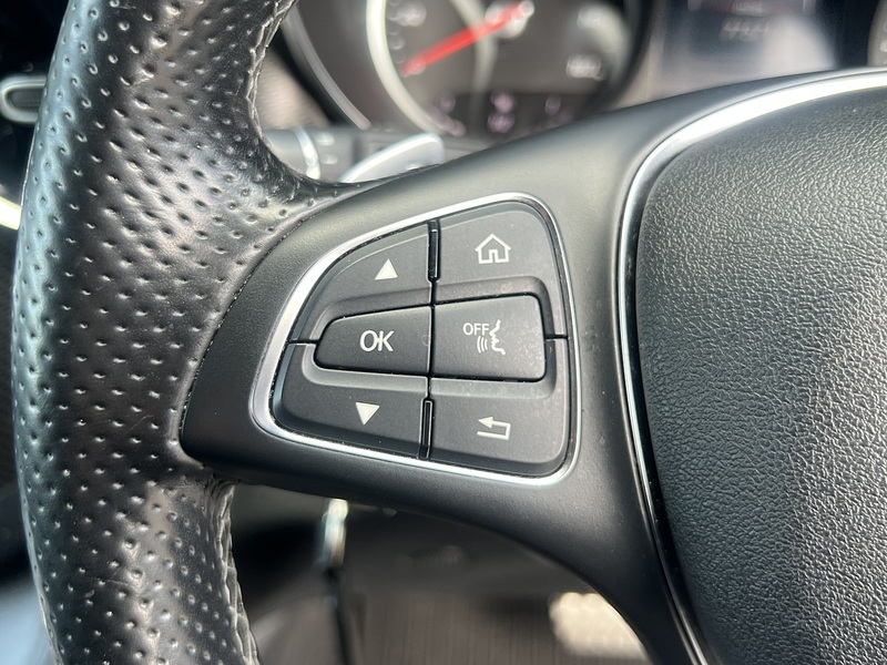 Mercedes-Benz V Class V220d AMG Line - U12005