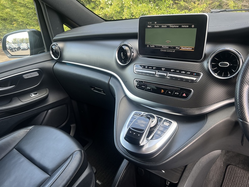 Mercedes-Benz V Class V220d AMG Line - U12005