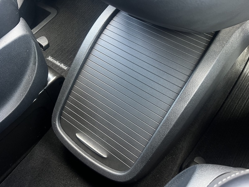Mercedes-Benz V Class V220d AMG Line - U12005