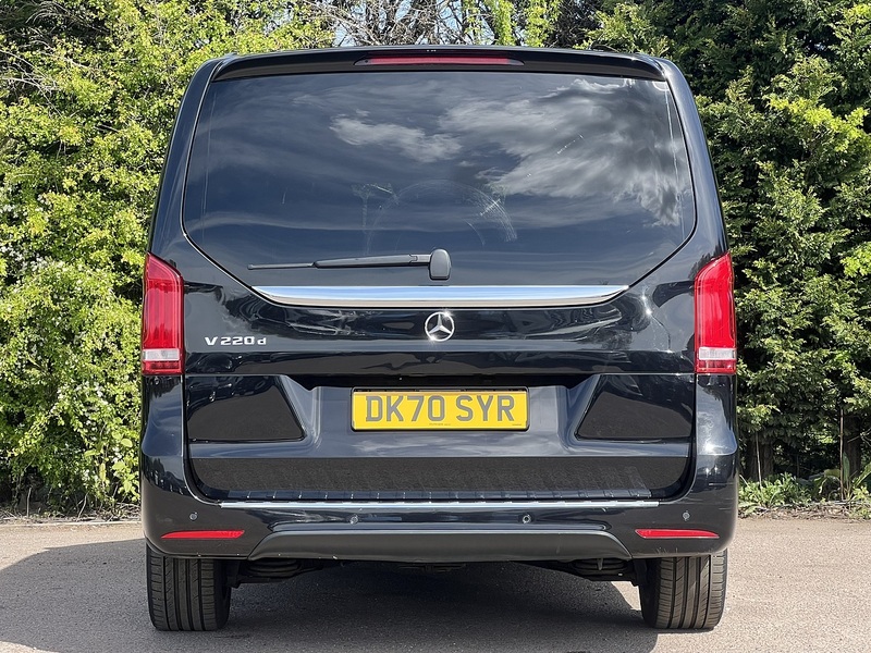 Mercedes-Benz V Class V220d AMG Line - U12005