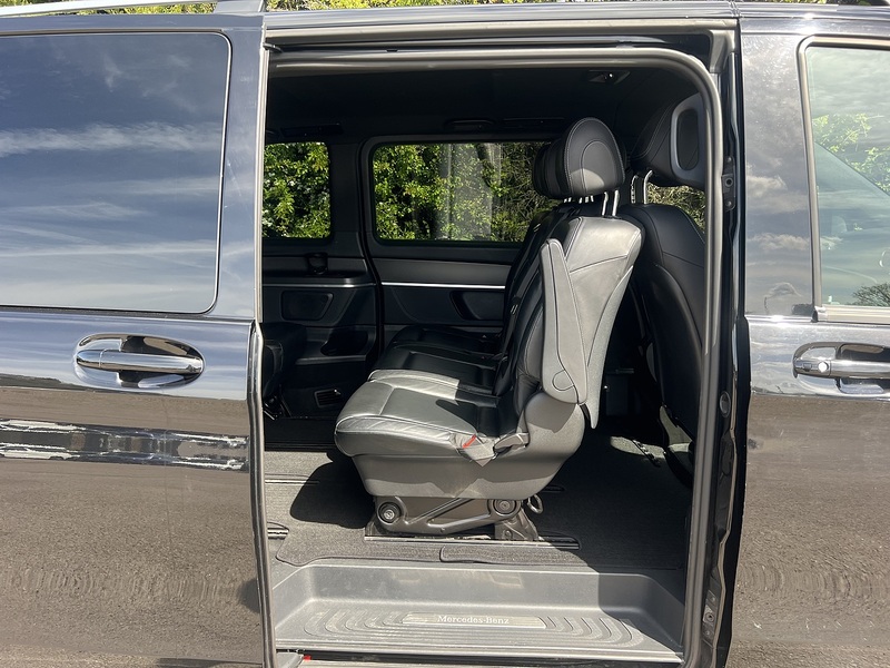 Mercedes-Benz V Class V220d AMG Line - U12005