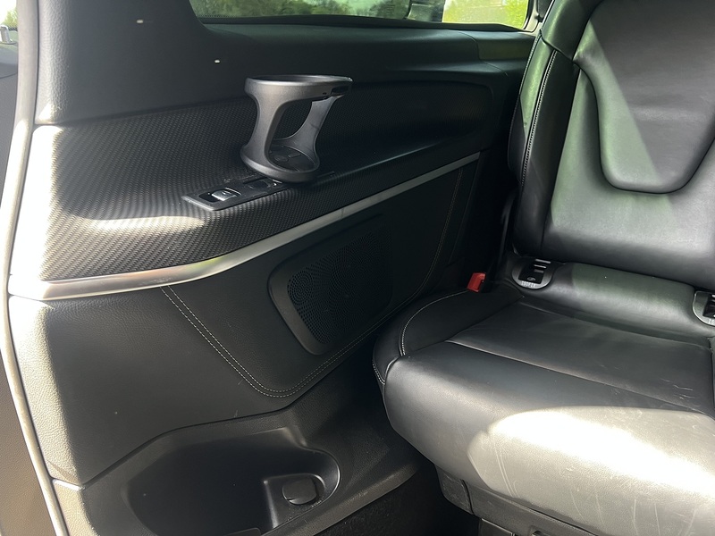 Mercedes-Benz V Class V220d AMG Line - U12005