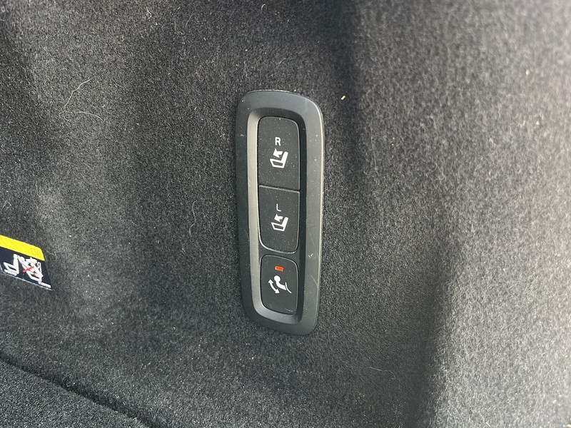 Volvo XC60 D4 Momentum Pro - U12117