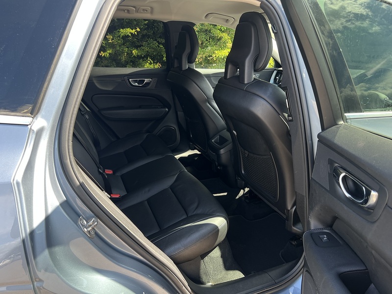 Volvo XC60 D4 Momentum Pro - U12117