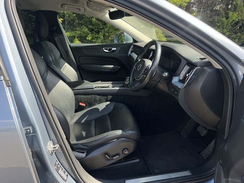 Volvo XC60 D4 Momentum Pro - U12117