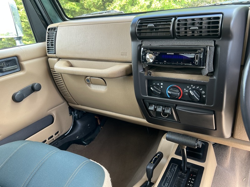 Jeep Wrangler Sahara - U12120