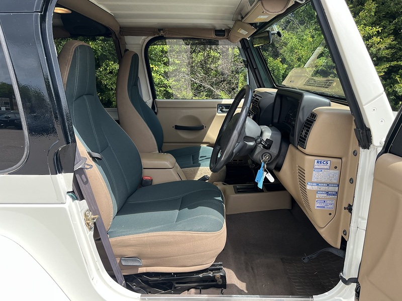 Jeep Wrangler Sahara - U12120