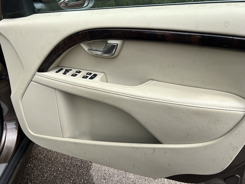Volvo V70 T5 Se Lux - U12123