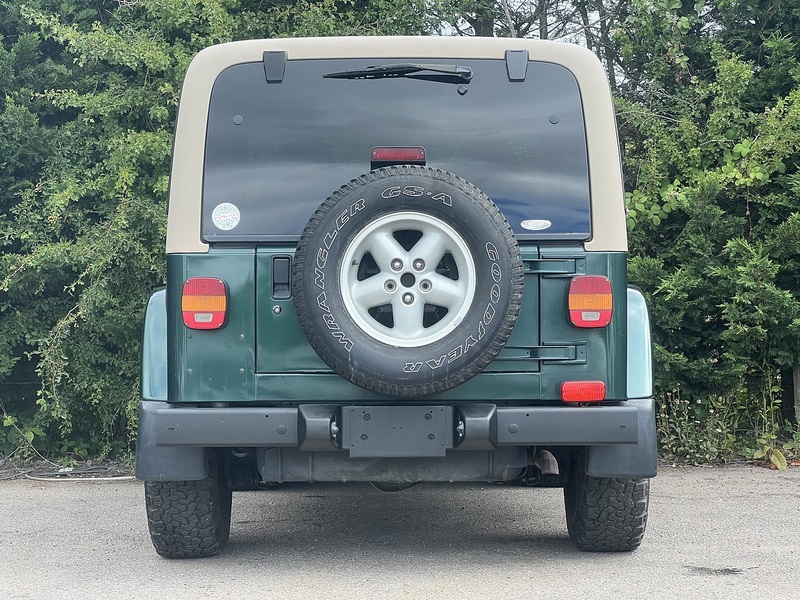 Jeep Wrangler Sahara - U12142