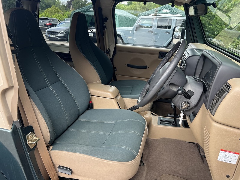 Jeep Wrangler Sahara - U12142