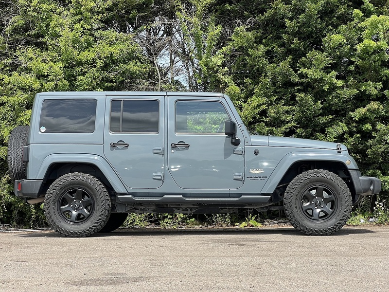Jeep Wrangler Unlimited Sahara - U12148