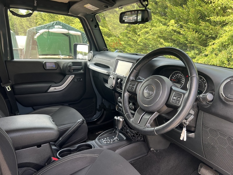 Jeep Wrangler Unlimited Sahara - U12148