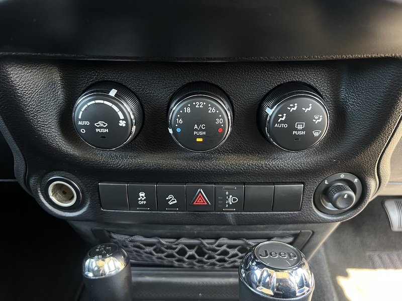 Jeep Wrangler Sahara - U12170