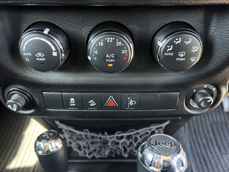 Jeep Wrangler Sahara - U12173