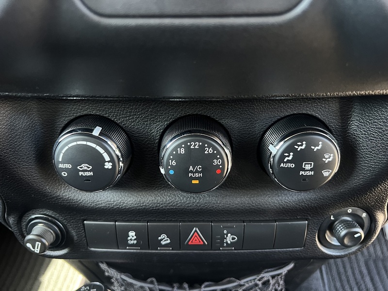 Jeep Wrangler Sahara - U12173