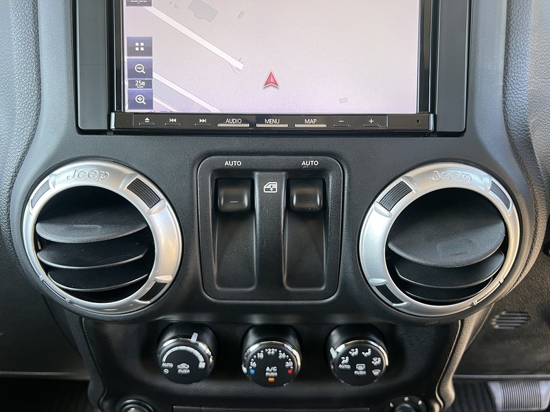 Jeep Wrangler Sahara - U12173