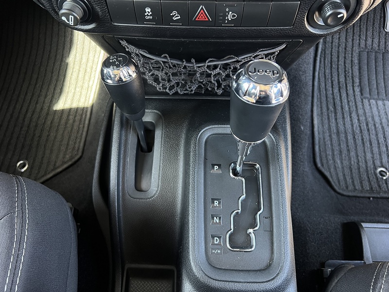 Jeep Wrangler Sahara - U12173