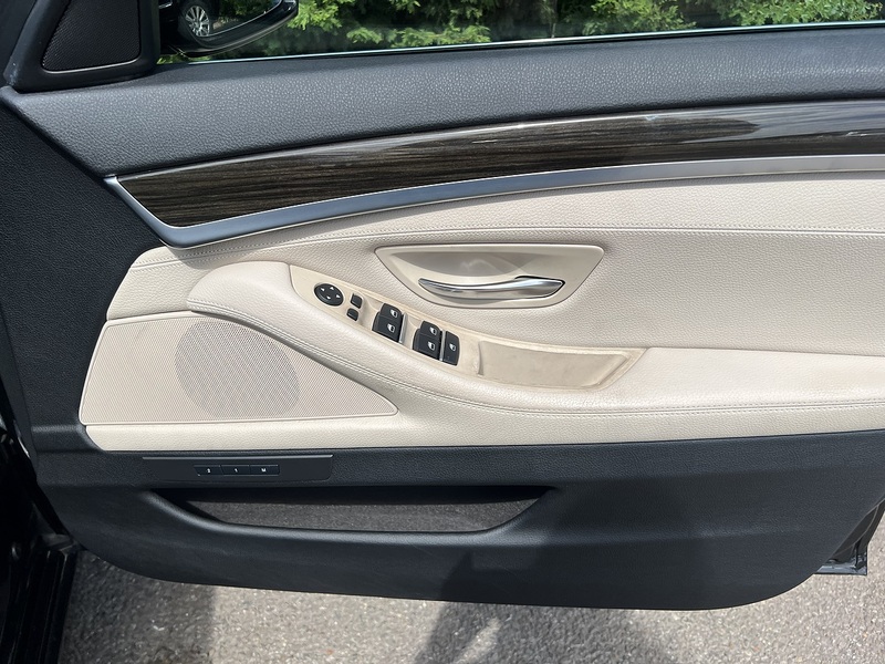 BMW 5 Series 523I Touring - U12176