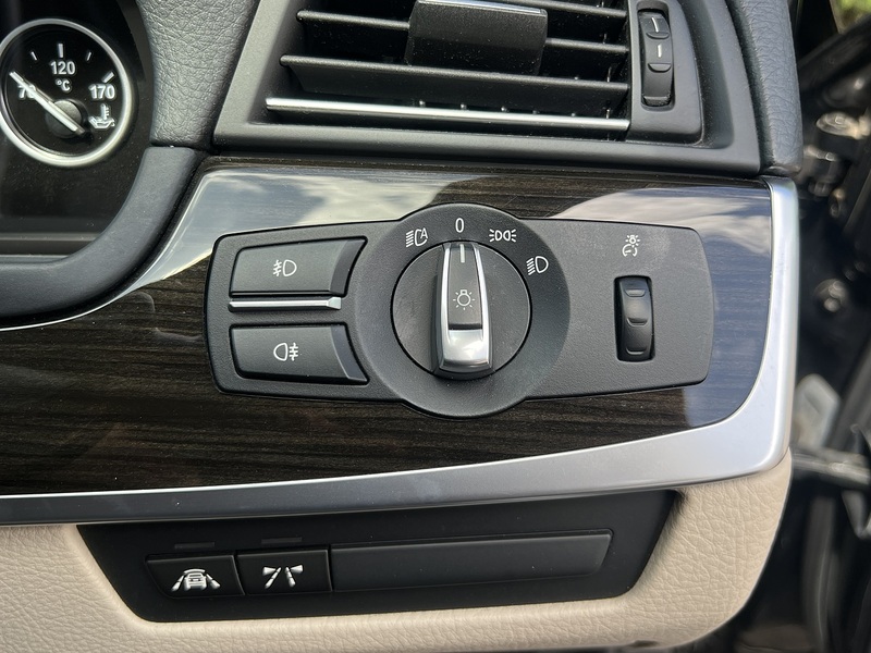 BMW 5 Series 523I Touring - U12176