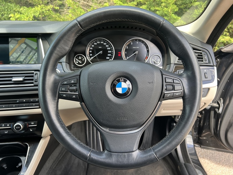 BMW 5 Series 523I Touring - U12176