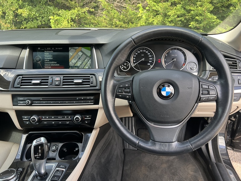 BMW 5 Series 523I Touring - U12176