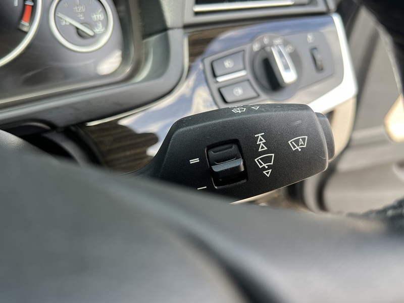 BMW 5 Series 523I Touring - U12176