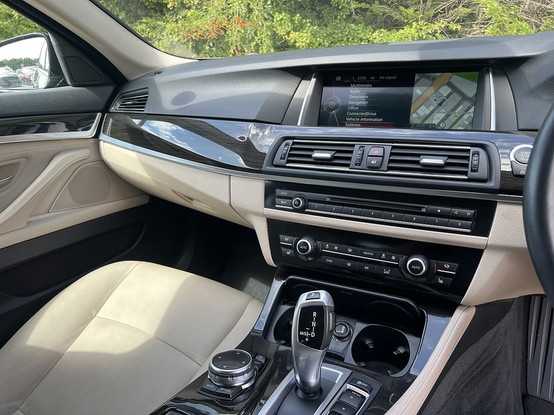 BMW 5 Series 523I Touring - U12176