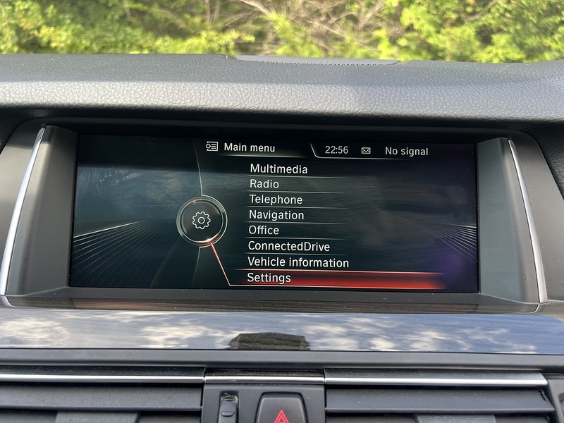 BMW 5 Series 523I Touring - U12176