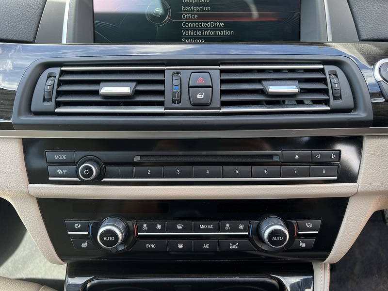 BMW 5 Series 523I Touring - U12176